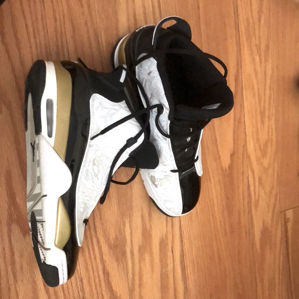 Jordan Retro Dub Zeros they are black gold white!